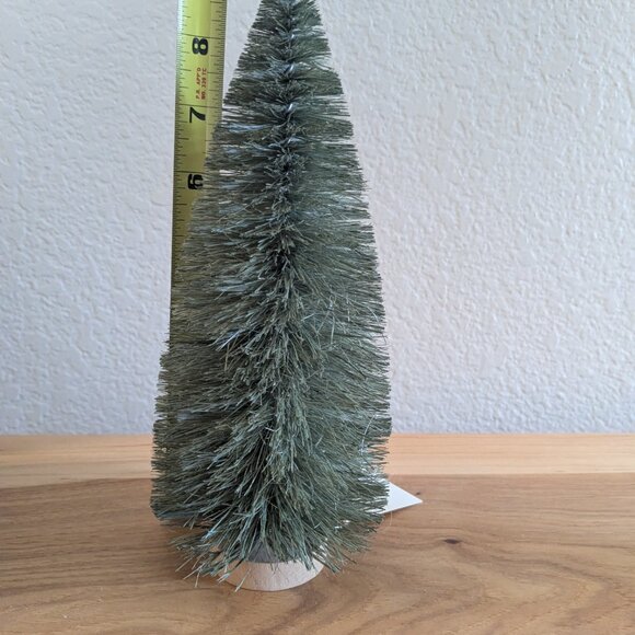 Bottle Brush Christmas Tree - Picture 4 of 4